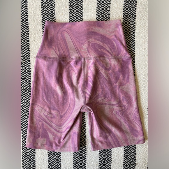Beyond Yoga pink swirl/tie-dye bike shorts - small - Picture 2 of 10